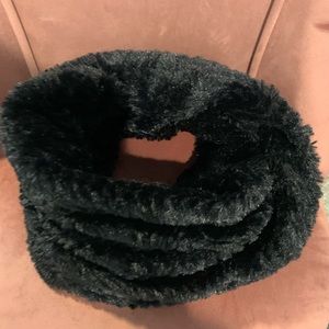 ❤️3/$15❤️ black faux fur infinity scarf